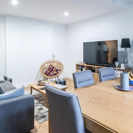 Superb Bright Near Bercy