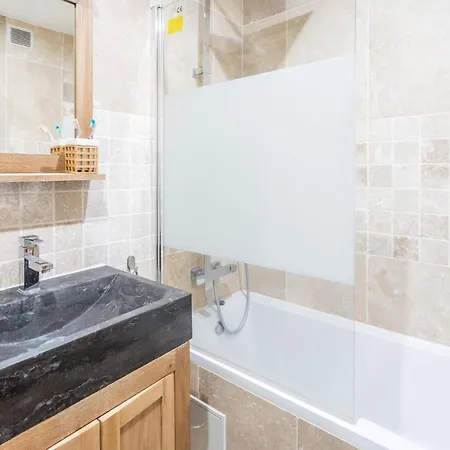 Superb Bright Near Bercy Apartment Paris